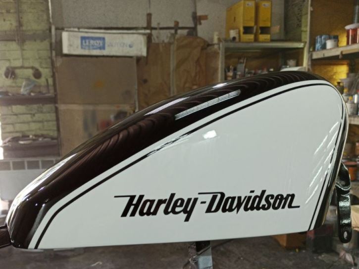 Кастом покраска бака мотоцыкла Харлей-Дэвидсон. Kastom (Customizing) Harley-Davidson.