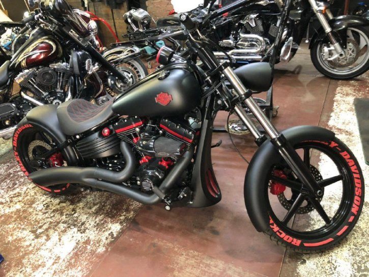 Кастом фарбування бака мотоциклу Харлі Девідсон, байка. Kastom (Customizing) Harley-Davidson.