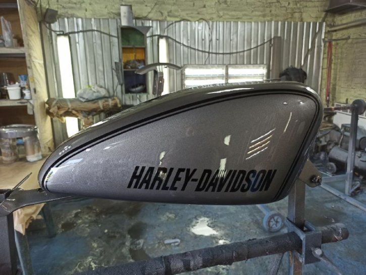 Кастом фарбування бака мотоциклу Харлі Девідсон, байка. Kastom (Customizing) Harley-Davidson.